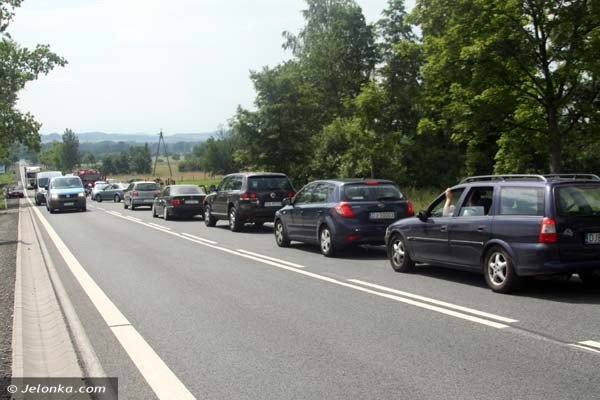 kolizja-w-radomierzutrzy-auta-mocno-uszkodzone-ruch-odbywa-sie-wahadowo-foto-40854