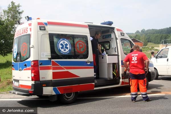 kolizja-w-radomierzutrzy-auta-mocno-uszkodzone-ruch-odbywa-sie-wahadowo-foto-40854