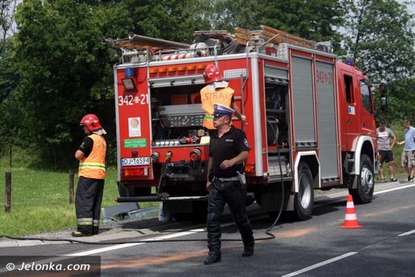 kolizja-w-radomierzutrzy-auta-mocno-uszkodzone-ruch-odbywa-sie-wahadowo-foto-40854