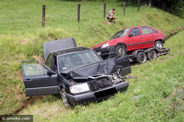 kolizja-w-radomierzutrzy-auta-mocno-uszkodzone-ruch-odbywa-sie-wahadowo-foto-40854