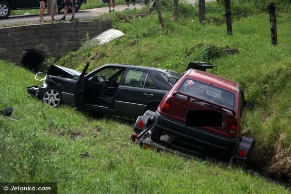 kolizja-w-radomierzutrzy-auta-mocno-uszkodzone-ruch-odbywa-sie-wahadowo-foto-40854
