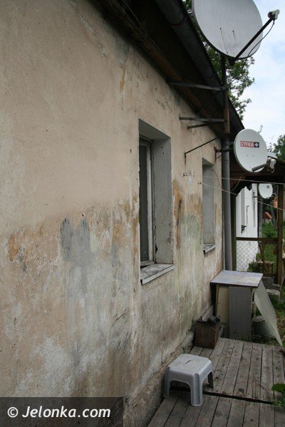 zabija-nas-grzyb-alarmuje-jeleniogorzanin-wychowujacy-samotnie-dwie-coreczki-40880