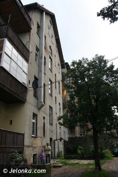 chcia-skoczyc-z-drugiego-pietra-bo-przysza-po-niego-policja-40887
