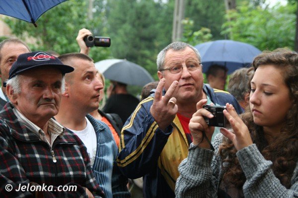 byy-proboszcz-musi-opuscic-plebanie-i-karpniki-ale-nie-chce-foto-40903