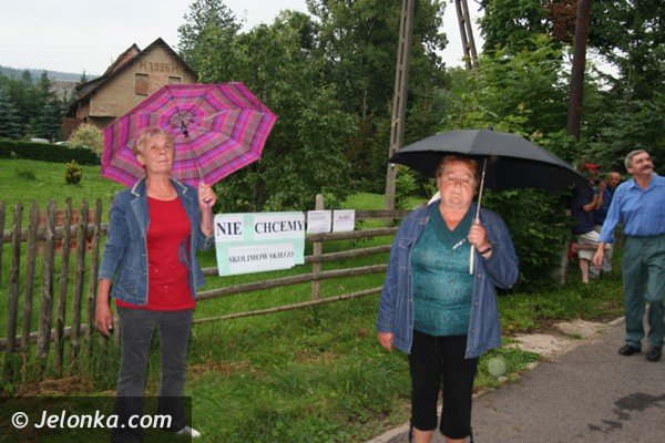 byy-proboszcz-musi-opuscic-plebanie-i-karpniki-ale-nie-chce-foto-40903