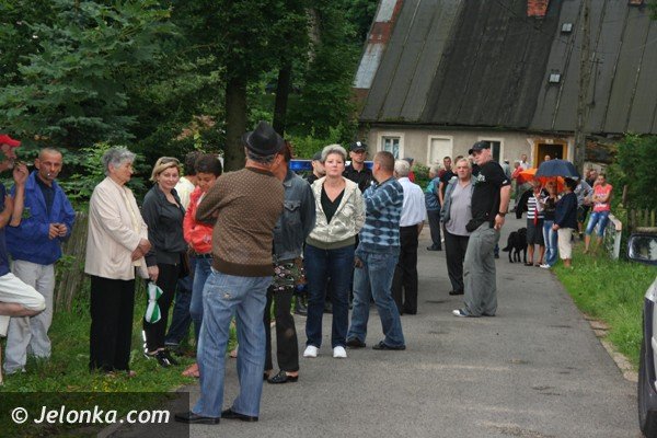 byy-proboszcz-musi-opuscic-plebanie-i-karpniki-ale-nie-chce-foto-40903