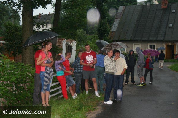 byy-proboszcz-musi-opuscic-plebanie-i-karpniki-ale-nie-chce-foto-40903