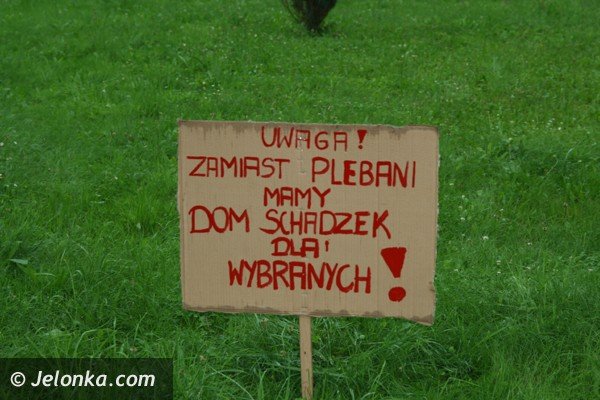 byy-proboszcz-musi-opuscic-plebanie-i-karpniki-ale-nie-chce-foto-40903