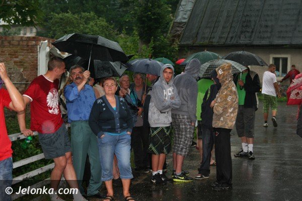 byy-proboszcz-musi-opuscic-plebanie-i-karpniki-ale-nie-chce-foto-40903