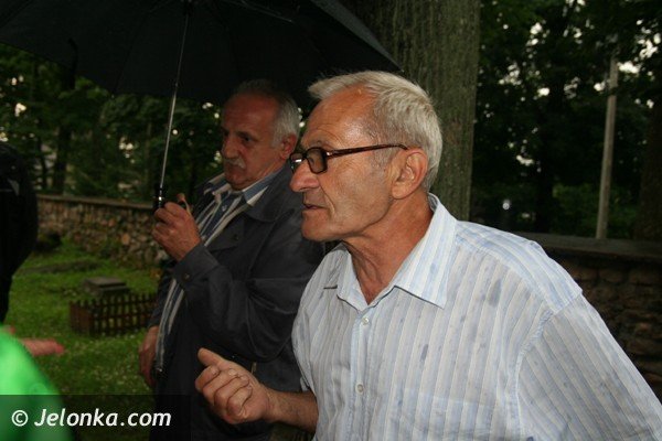 byy-proboszcz-musi-opuscic-plebanie-i-karpniki-ale-nie-chce-foto-40903