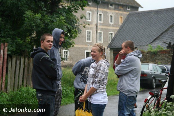 byy-proboszcz-musi-opuscic-plebanie-i-karpniki-ale-nie-chce-foto-40903
