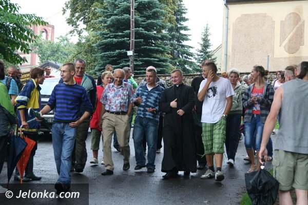 byy-proboszcz-musi-opuscic-plebanie-i-karpniki-ale-nie-chce-foto-40903