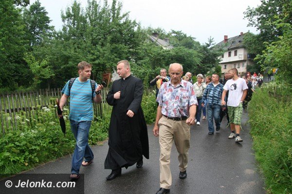 byy-proboszcz-musi-opuscic-plebanie-i-karpniki-ale-nie-chce-foto-40903