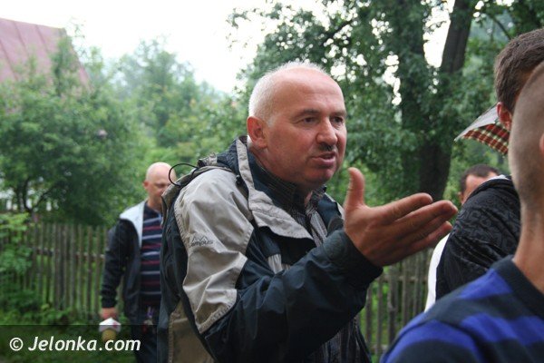 byy-proboszcz-musi-opuscic-plebanie-i-karpniki-ale-nie-chce-foto-40903