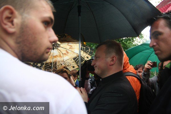 byy-proboszcz-musi-opuscic-plebanie-i-karpniki-ale-nie-chce-foto-40903