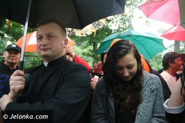 byy-proboszcz-musi-opuscic-plebanie-i-karpniki-ale-nie-chce-foto-40903