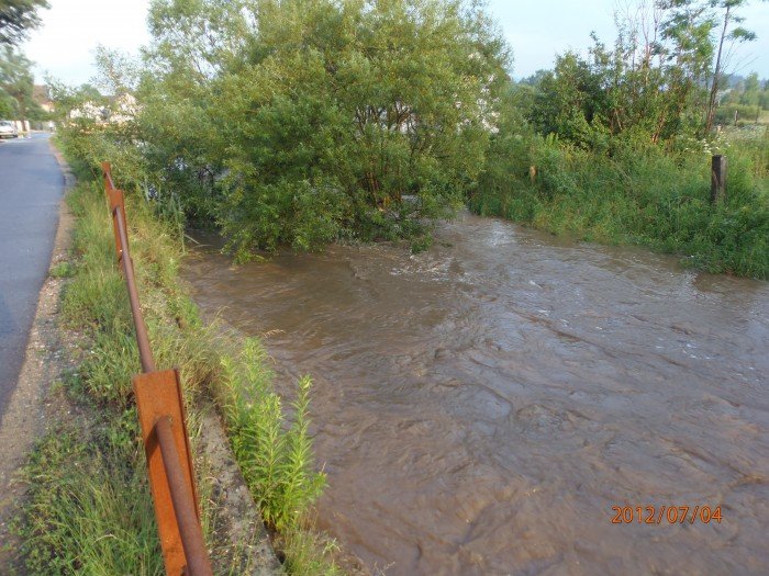 czas-sie-wziac-za-radomierke-bo-ludziom-z-trzcinskiej-grozi-zalanie-wczoraj-byo-groznie-foto-40914