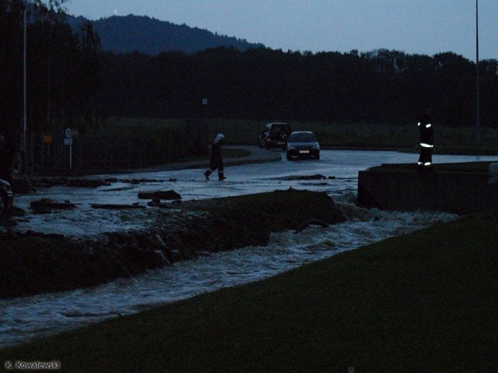 po-nawanicy-podtopienia-zniszczone-drogi-nie-ma-przejazdu-przez-maciejowa-foto-40929