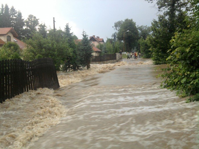 po-nawanicy-podtopienia-zniszczone-drogi-nie-ma-przejazdu-przez-maciejowa-foto-40929
