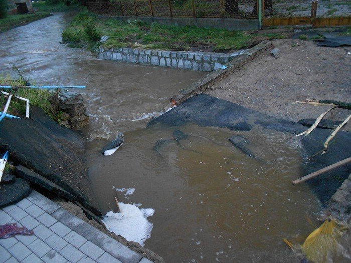 po-nawanicy-podtopienia-zniszczone-drogi-nie-ma-przejazdu-przez-maciejowa-foto-40929