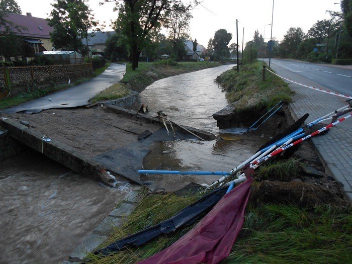 po-nawanicy-podtopienia-zniszczone-drogi-nie-ma-przejazdu-przez-maciejowa-foto-40929