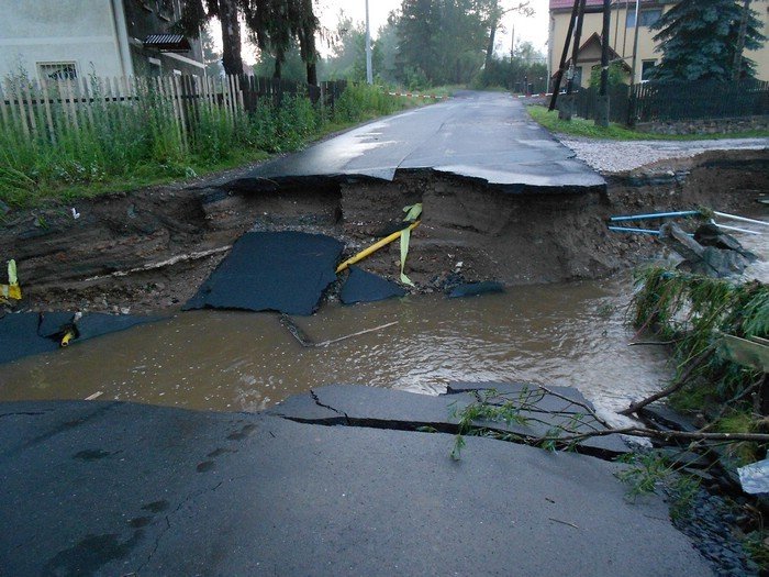 po-nawanicy-podtopienia-zniszczone-drogi-nie-ma-przejazdu-przez-maciejowa-foto-40929