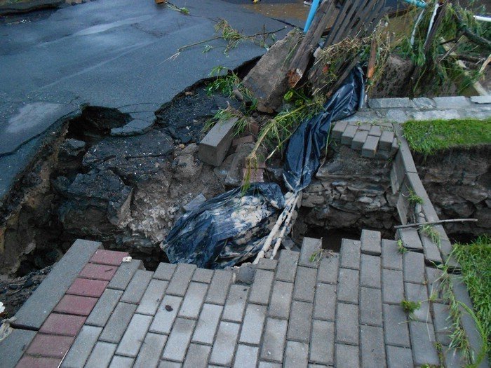 po-nawanicy-podtopienia-zniszczone-drogi-nie-ma-przejazdu-przez-maciejowa-foto-40929