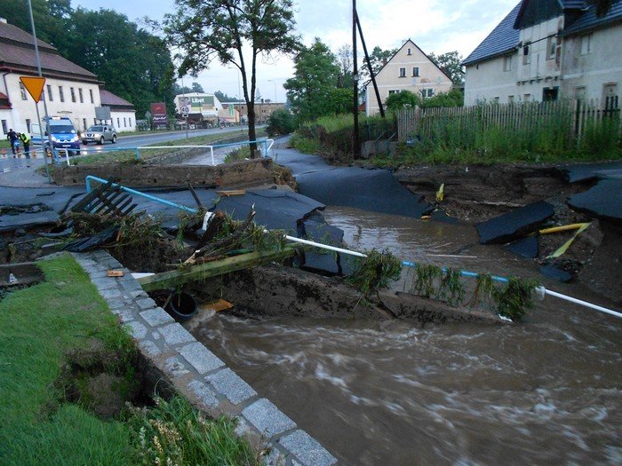 po-nawanicy-podtopienia-zniszczone-drogi-nie-ma-przejazdu-przez-maciejowa-foto-40929