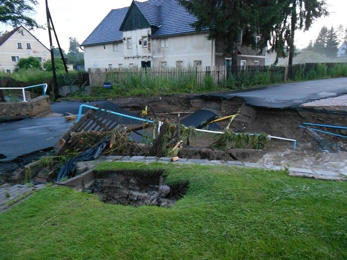 po-nawanicy-podtopienia-zniszczone-drogi-nie-ma-przejazdu-przez-maciejowa-foto-40929
