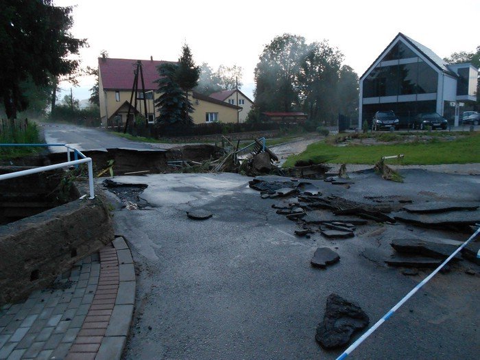 po-nawanicy-podtopienia-zniszczone-drogi-nie-ma-przejazdu-przez-maciejowa-foto-40929