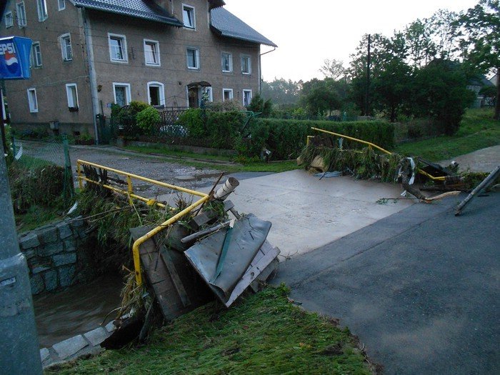 po-nawanicy-podtopienia-zniszczone-drogi-nie-ma-przejazdu-przez-maciejowa-foto-40929
