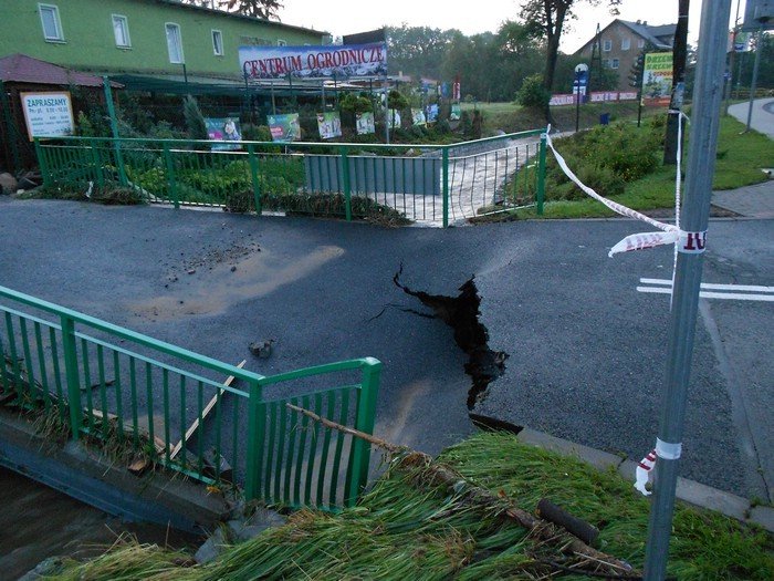 po-nawanicy-podtopienia-zniszczone-drogi-nie-ma-przejazdu-przez-maciejowa-foto-40929