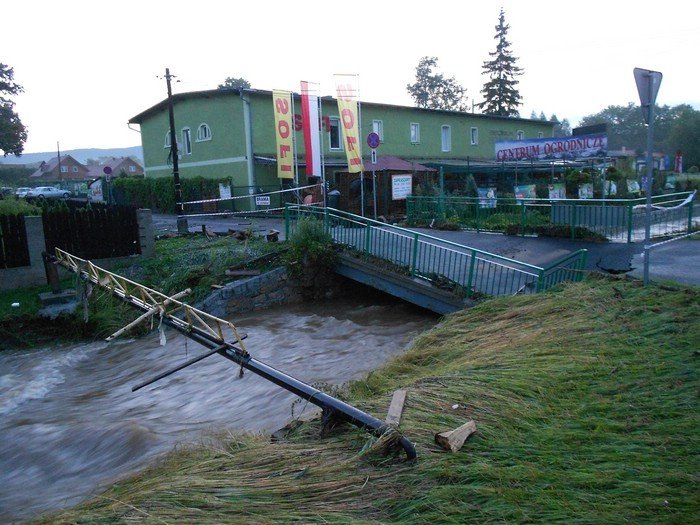 po-nawanicy-podtopienia-zniszczone-drogi-nie-ma-przejazdu-przez-maciejowa-foto-40929