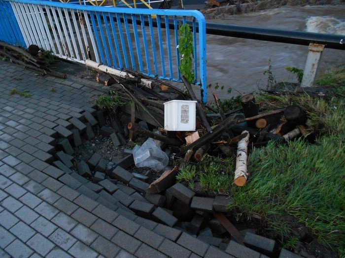 po-nawanicy-podtopienia-zniszczone-drogi-nie-ma-przejazdu-przez-maciejowa-foto-40929