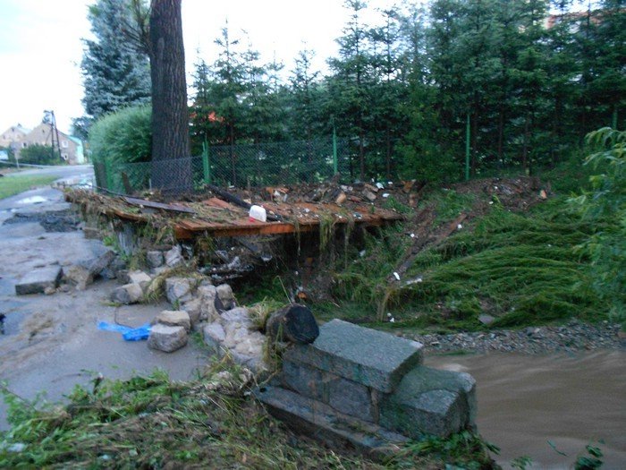 po-nawanicy-podtopienia-zniszczone-drogi-nie-ma-przejazdu-przez-maciejowa-foto-40929