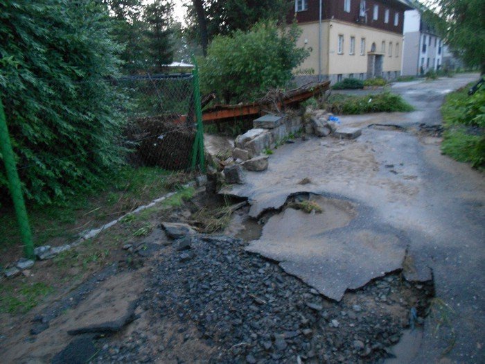 po-nawanicy-podtopienia-zniszczone-drogi-nie-ma-przejazdu-przez-maciejowa-foto-40929