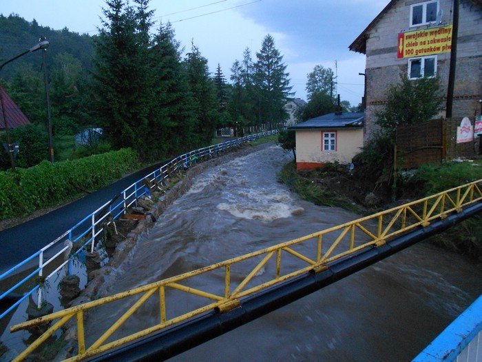 po-nawanicy-podtopienia-zniszczone-drogi-nie-ma-przejazdu-przez-maciejowa-foto-40929