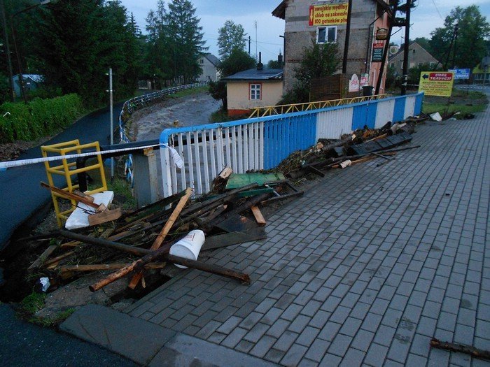 po-nawanicy-podtopienia-zniszczone-drogi-nie-ma-przejazdu-przez-maciejowa-foto-40929