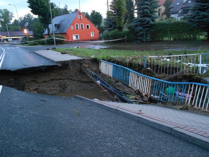 po-nawanicy-podtopienia-zniszczone-drogi-nie-ma-przejazdu-przez-maciejowa-foto-40929