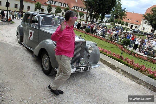 kultowe-bryki-zachwycaja-w-wojanowie-trwa-zlot-rollsroyce-bentley-foto-41056