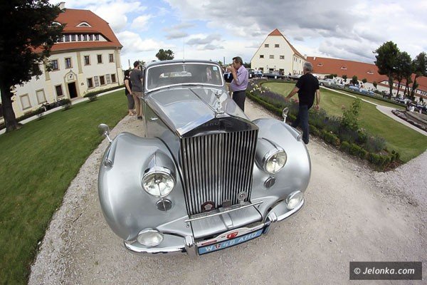 kultowe-bryki-zachwycaja-w-wojanowie-trwa-zlot-rollsroyce-bentley-foto-41056
