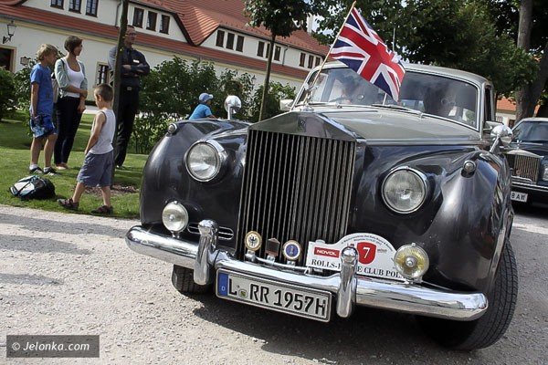 kultowe-bryki-zachwycaja-w-wojanowie-trwa-zlot-rollsroyce-bentley-foto-41056