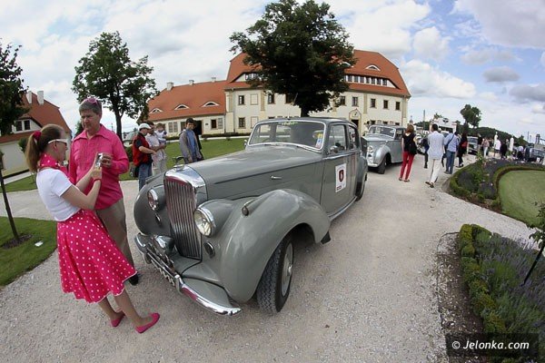 kultowe-bryki-zachwycaja-w-wojanowie-trwa-zlot-rollsroyce-bentley-foto-41056