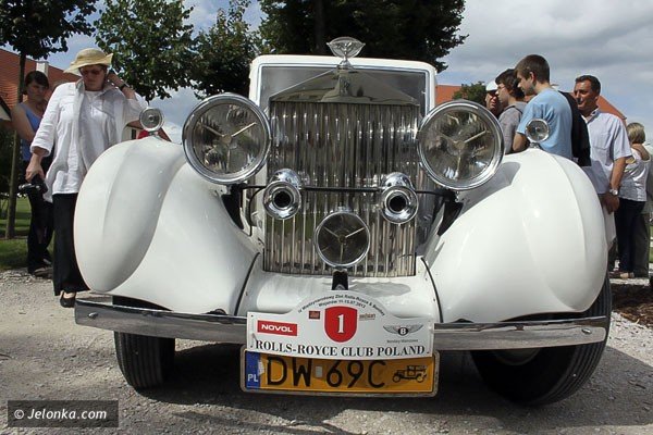 kultowe-bryki-zachwycaja-w-wojanowie-trwa-zlot-rollsroyce-bentley-foto-41056