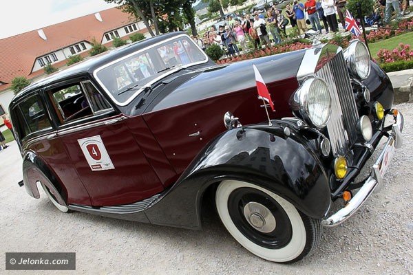 kultowe-bryki-zachwycaja-w-wojanowie-trwa-zlot-rollsroyce-bentley-foto-41056