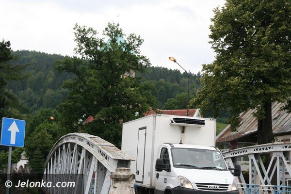 latarnie-swieciy-w-piechowicach-w-biay-dzien-foto-41113