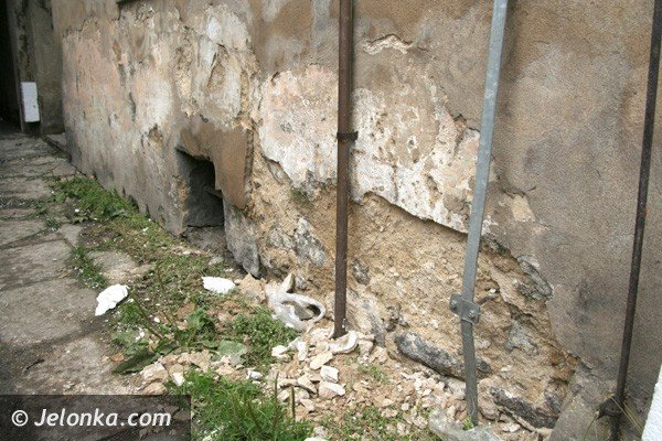 grzyb-przykryja-styropianem-w-ramach-rewitalizacji-budynku-foto-41130