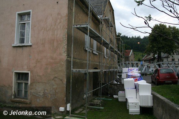 grzyb-przykryja-styropianem-w-ramach-rewitalizacji-budynku-foto-41130