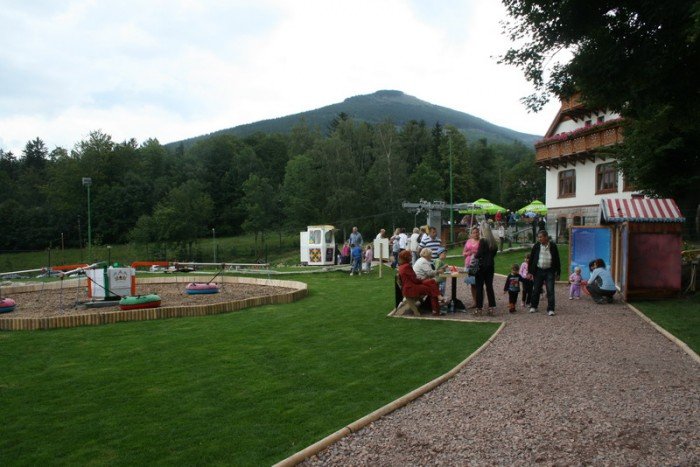 czytelniczka-w-parku-bajek-jest-swietnie-foto-41183