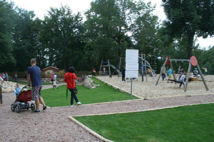 czytelniczka-w-parku-bajek-jest-swietnie-foto-41183